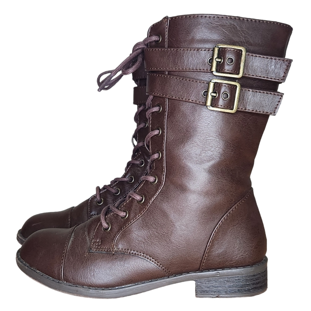 Forever Women’s size 5.5  black combat boots. Zippered sides.